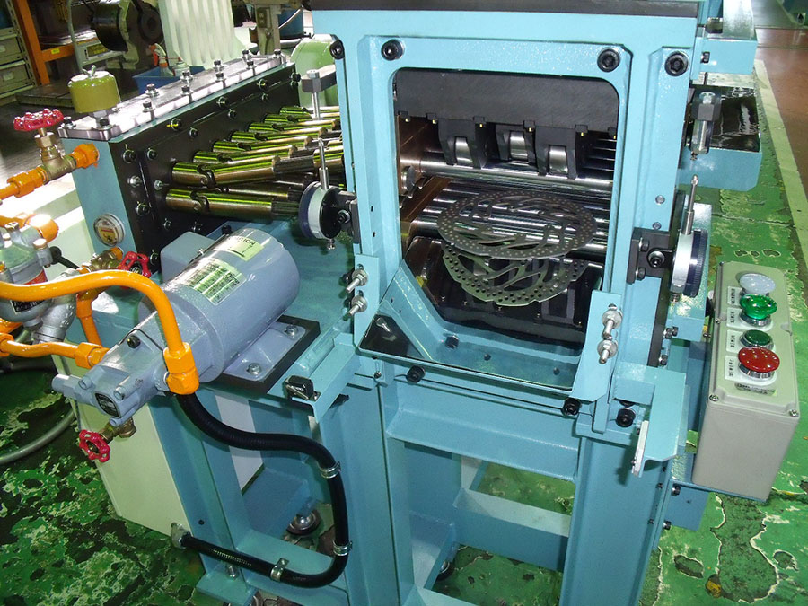 6.異型矯直機2.jpg