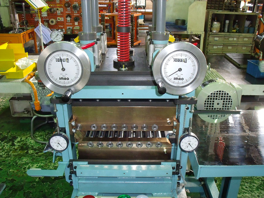 5.異型矯直機1.jpg